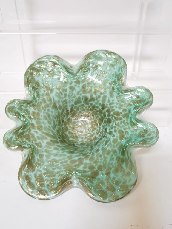 Vintage Murano Italy Glitter Green Splatter GlassB: Vintage Murano Italy Glitter Green Splatter Glass Bowl, 9in
