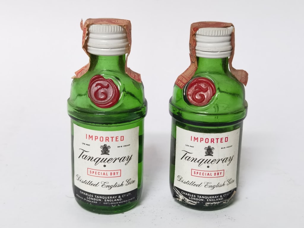 (2) MIni Tanqueray Special Dry English Gin: (2) Mini Tanqueray Special Dry English Gin, 4in