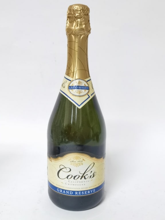 Cook's CA Grand Reserve Champagne: Cook's CA Grand Reserve Champagne, 12in