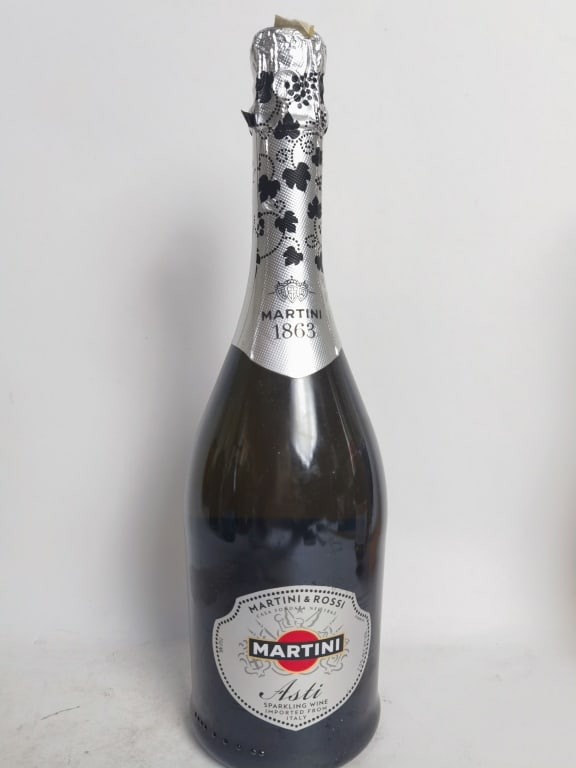 Martini & Rossi Asti Sparkling Wine: Martini & Rossi Asti Sparkling Wine, 12.5in