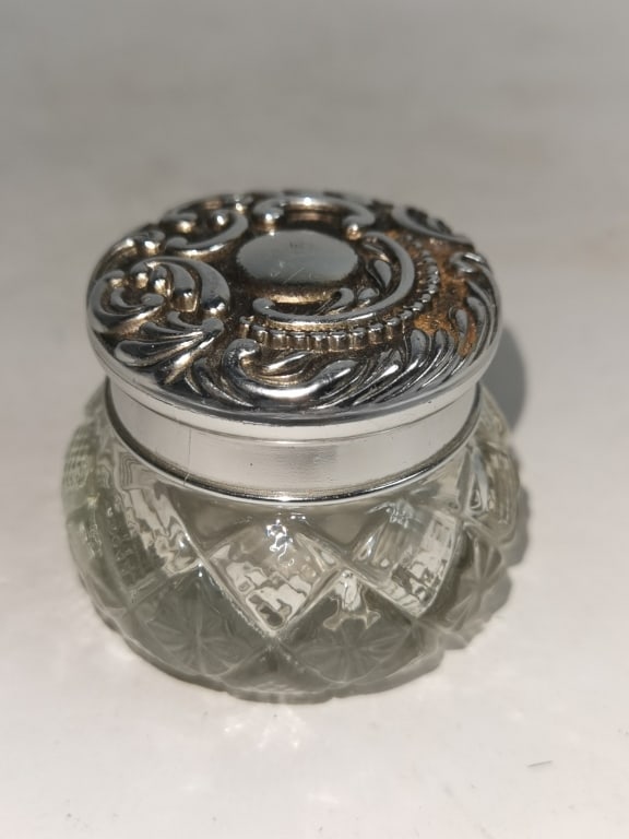 Vintage Avon Field Flowers Vanity Glass Jar (1 of 3)