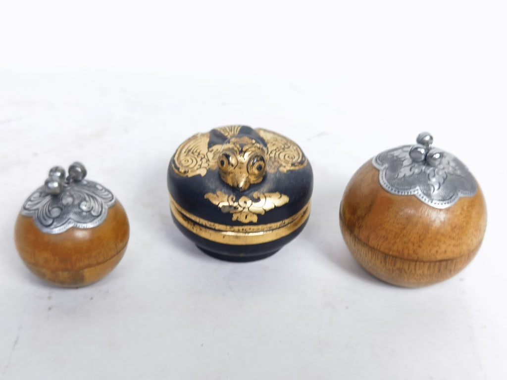 (3) Vintage Japanese Wood Jewelry Boxes: (3) Vintage Japanese Wood Jewelry Boxes, 2in