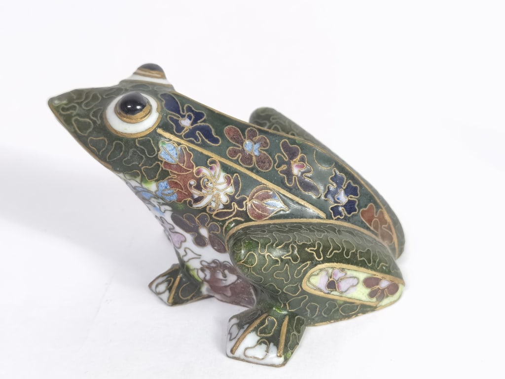 Vintage Chinese Cloisonne Frog: Vintage Chinese Cloisonne Frog, 2.25in by 3.75in