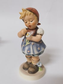 Goebel Hummel "Daisies Don't Tell" Porcelain Figur