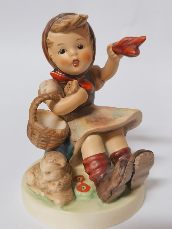 Goebel Hummel "Farewell" Porcelain Figurine: Goebel Hummel "Farewell" Porcelain Figurine, 5in