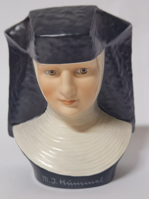 Goebel Hummel "Sister Bust" Porcelain Figurine (1 of 4)