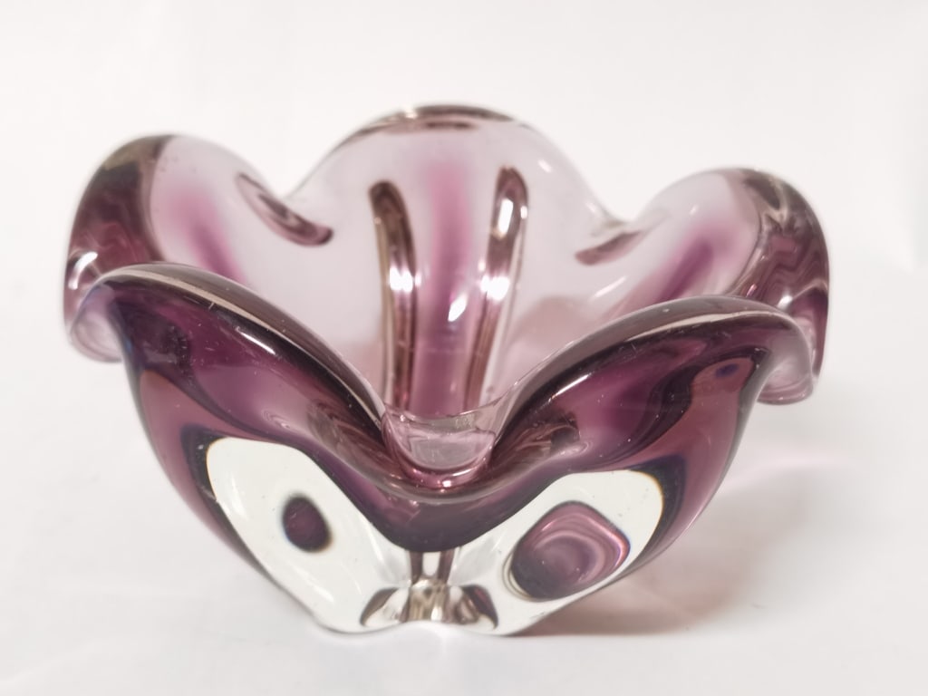 Vintage Murano Italy Amethyst Glass Bowl: Vintage Murano Italy Amethyst Glass Bowl, 3.75in by 6in
