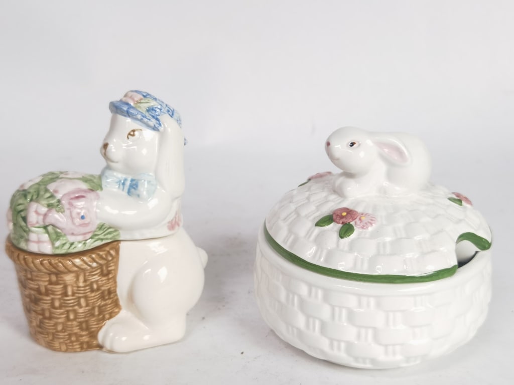 (2) Vintage Porcelain Rabbit Covered Bowls (1 of 4)