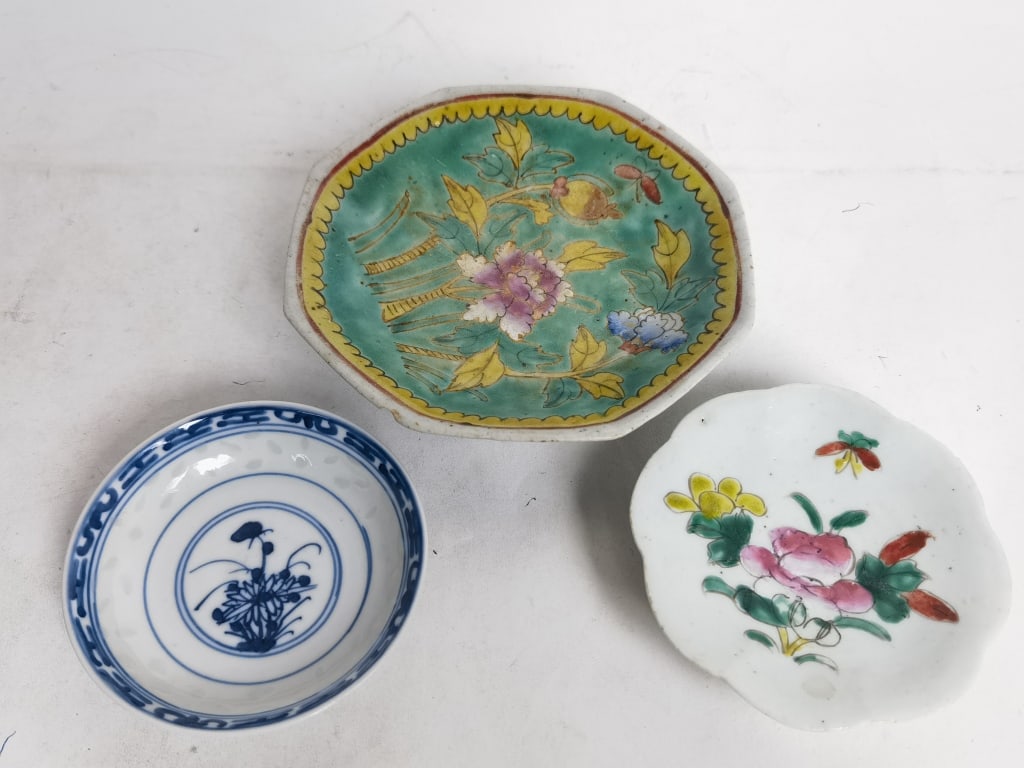 (3) Vintage Chinese Porcelain Famille Rose Plates: (3) Vintage Chinese Porcelain Famille Rose Plates, 6in