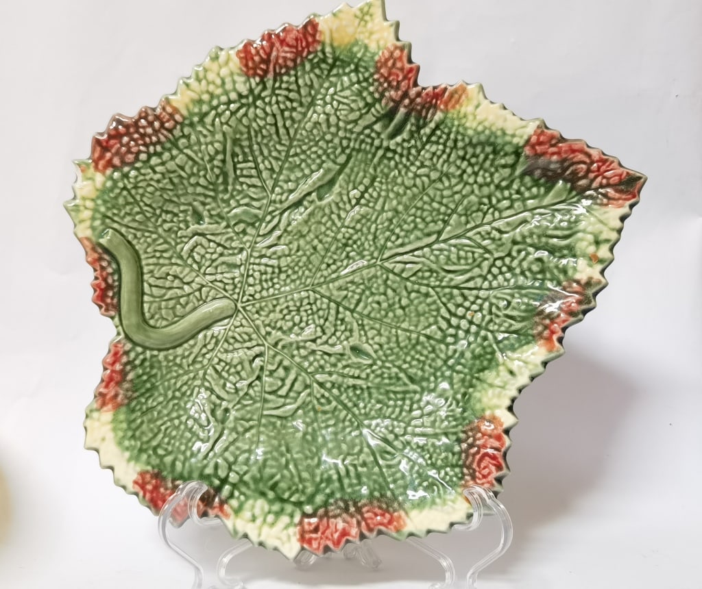 Vintage Bordallo Pinheiro Porcelain Maple Leaf Pla (1 of 6)