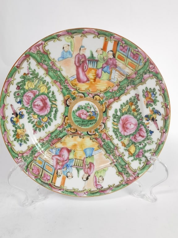 Vintage Chinese Export Porcelain Famille Rose Meda: Vintage Chinese Export Porcelain Famille Rose Medallion Plate, 8.5in
