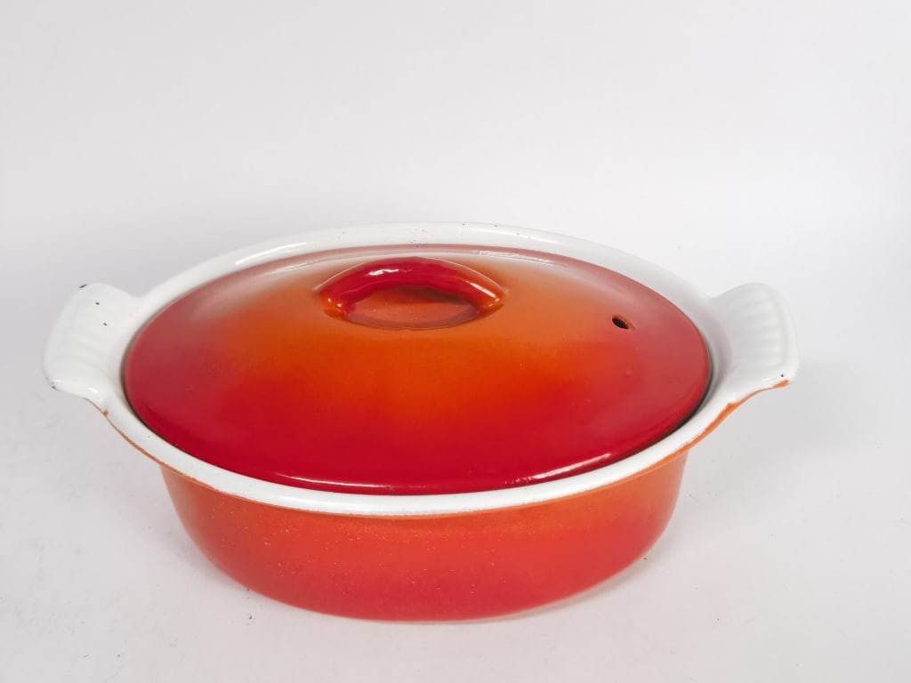 Vintage Descoware Belgium Cast Iron Dutch Oven: Vintage Descoware Belgium Cast Iron Dutch Oven, 4.25in by 8.5in