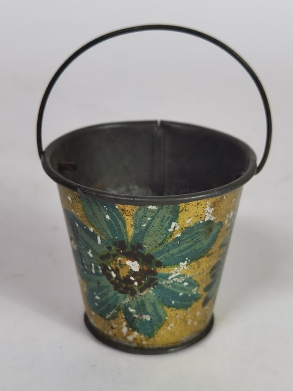 Vintage Children Tin Bucket: Vintage Children Tin Bucket, 3in