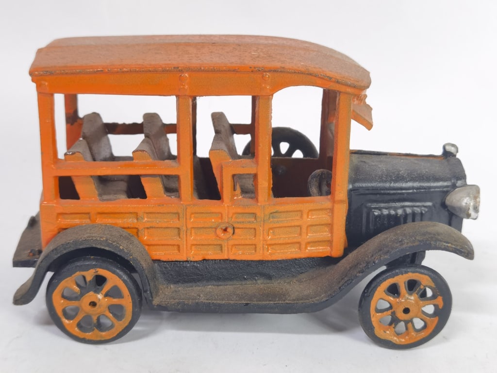 Vintage Cast Iron Truck: Vintage Cast Iron Truck, 5.5in by 8.5in