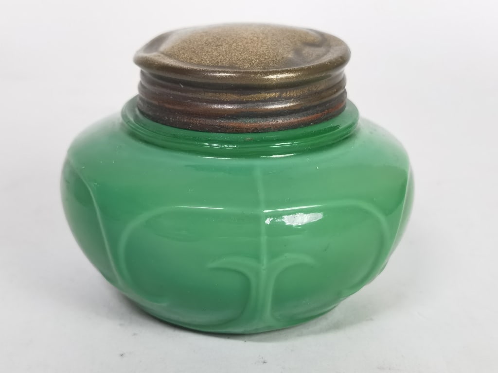 Vintage Jade Green Glass Jar: Vintage Jade Green Glass Jar, 2.5in