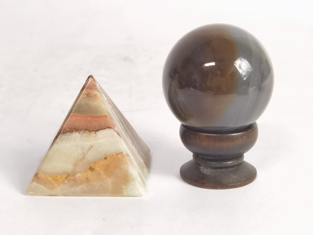 (2) Vintage Pakistan Stone Carved Pyramid/Ball: (2) Vintage Pakistan Stone Carved Pyramid/Ball