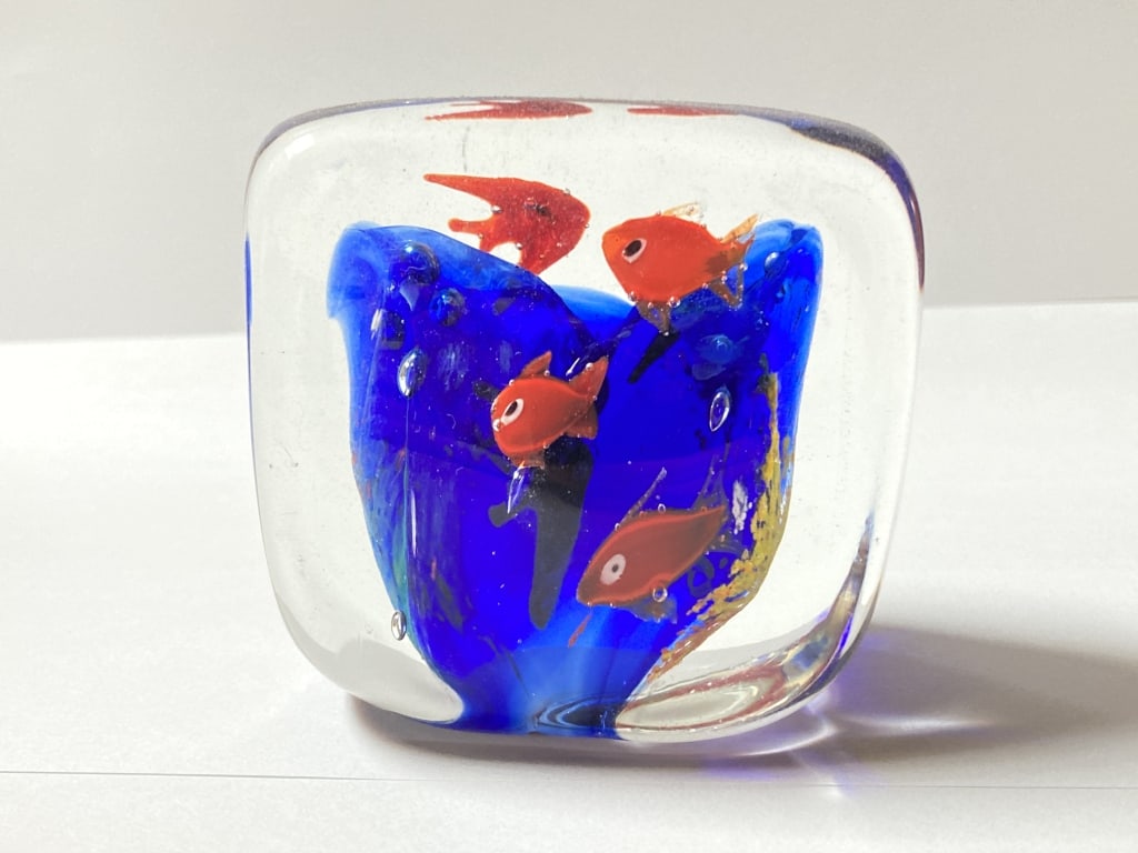 Vintage Murano Italy Aquarium Glass Paperweight: Vintage Murano Italy Aquarium Glass Paperweight, 2 7/8in by 3 1/8in