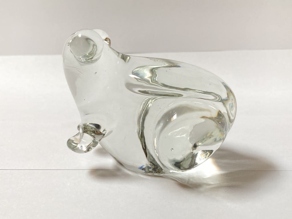Clear Glass Frog Paperweight: Clear Glass Frog Paperweight, 2.5in by 3in