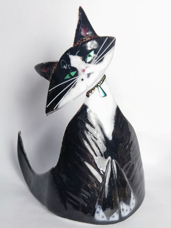 Stix & Stones Curved Glass Cat Sculpture: Stix & Stones Curved Glass Cat Sculpture, 12.25in by 10.5in