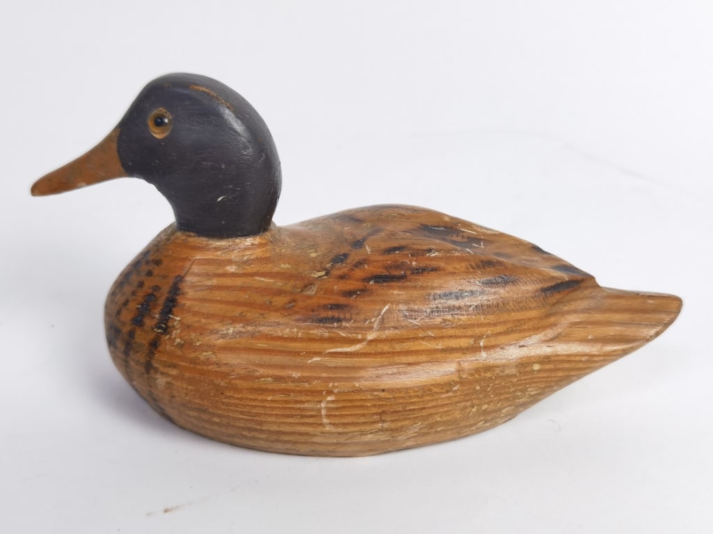 Vintage Wood Carved Duck Decoy: Vintage Wood Carved Duck Decoy, 3.5in by 6in