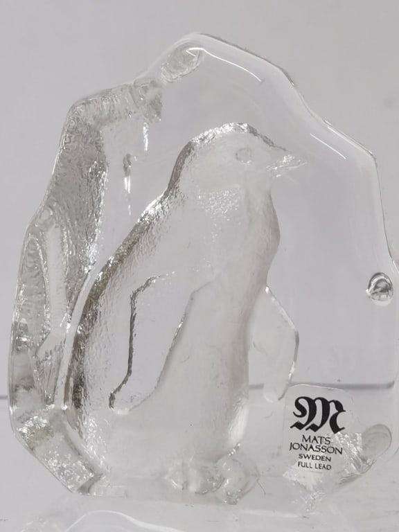 Mats Jonasson Sweden Crystal Penguin Paperweight: Mats Jonasson Sweden Crystal Penguin Paperweight, 2.25in