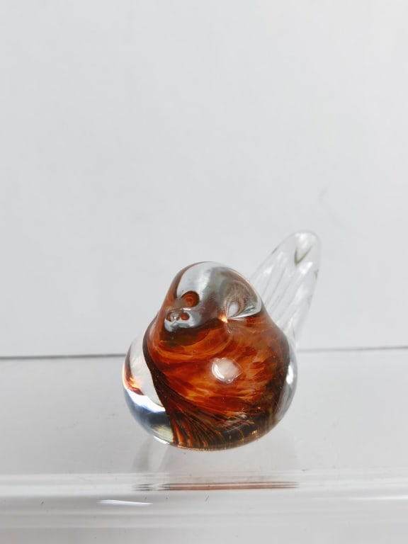 Vintage Swirl Glass Bird: Vintage Swirl Glass Bird, 1.5in by 2.5in