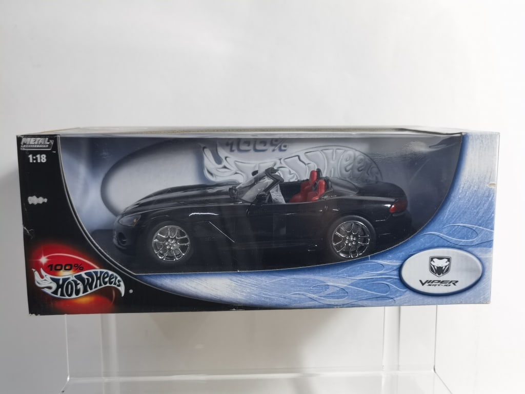 2002 Hot Wheel 1:18 Viper SRT-10 Car: 2002 Hot Wheel 1:18 Viper SRT-10 Car, 4.75in by 12.75in