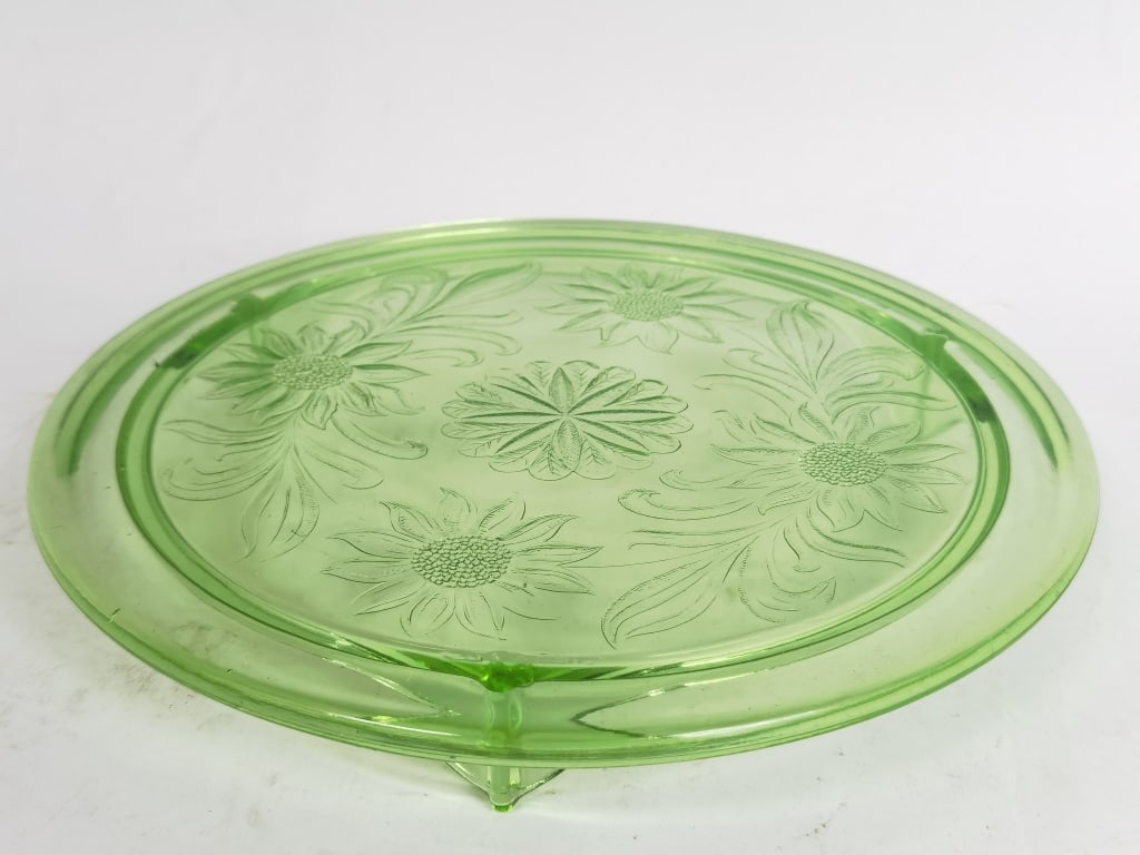 Vintage Jeanette Glass Green Glass Cake Stand: Vintage Jeanette Glass Green Glass Cake Stand, 10in by 1.25in