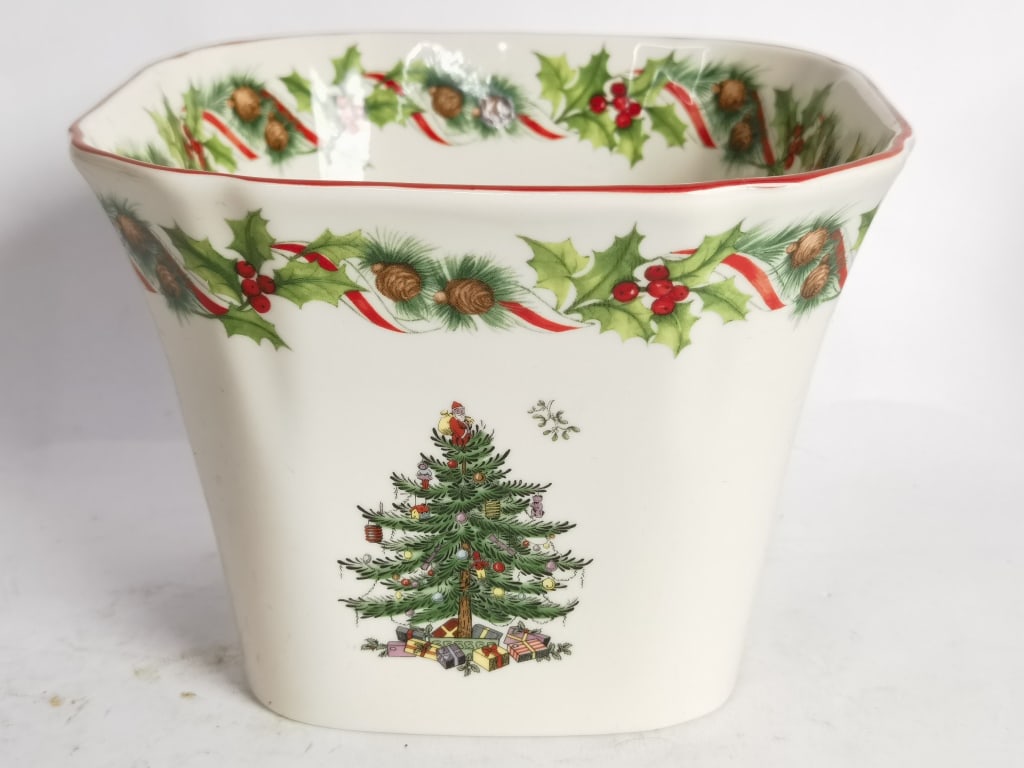 2010 Spode Porcelain Christmas Tree Vase (1 of 7)