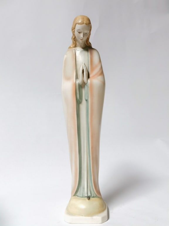 Vintage Goebel Hummel Porcelain Madonna Figurine: Vintage Goebel Hummel Porcelain Madonna Figurine, 13in