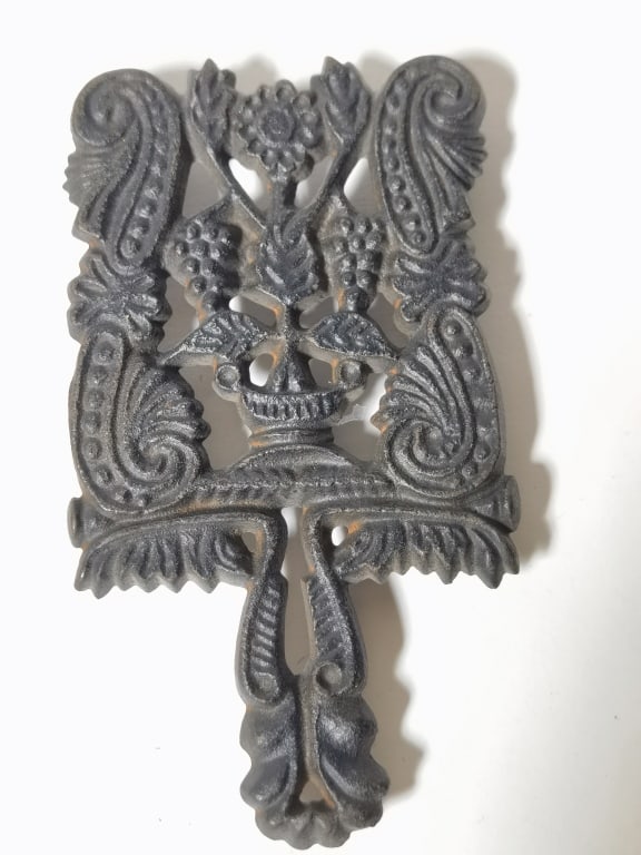 Vintage Small Black Cast Iron Trivet: Vintage Small Black Cast Iron Trivet, 5.25in