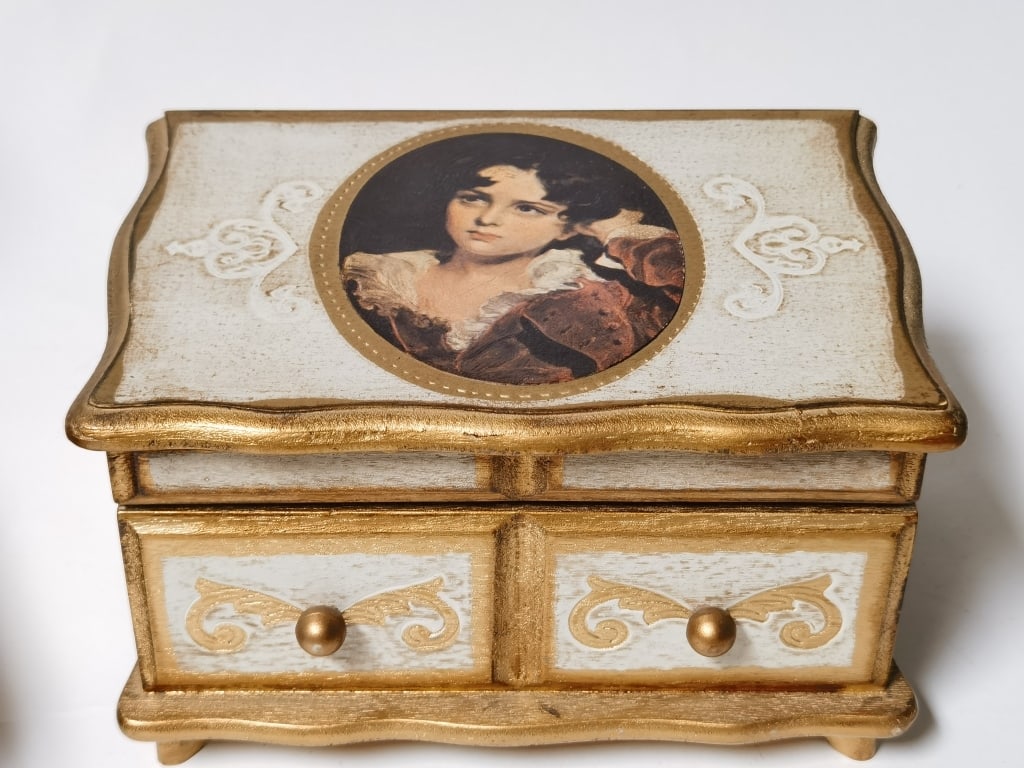 Vintage Japanese Musical Jewelry Box: Vintage Japanese Musical Jewelry Box, Not in Working Condition, 5in by 8.25in