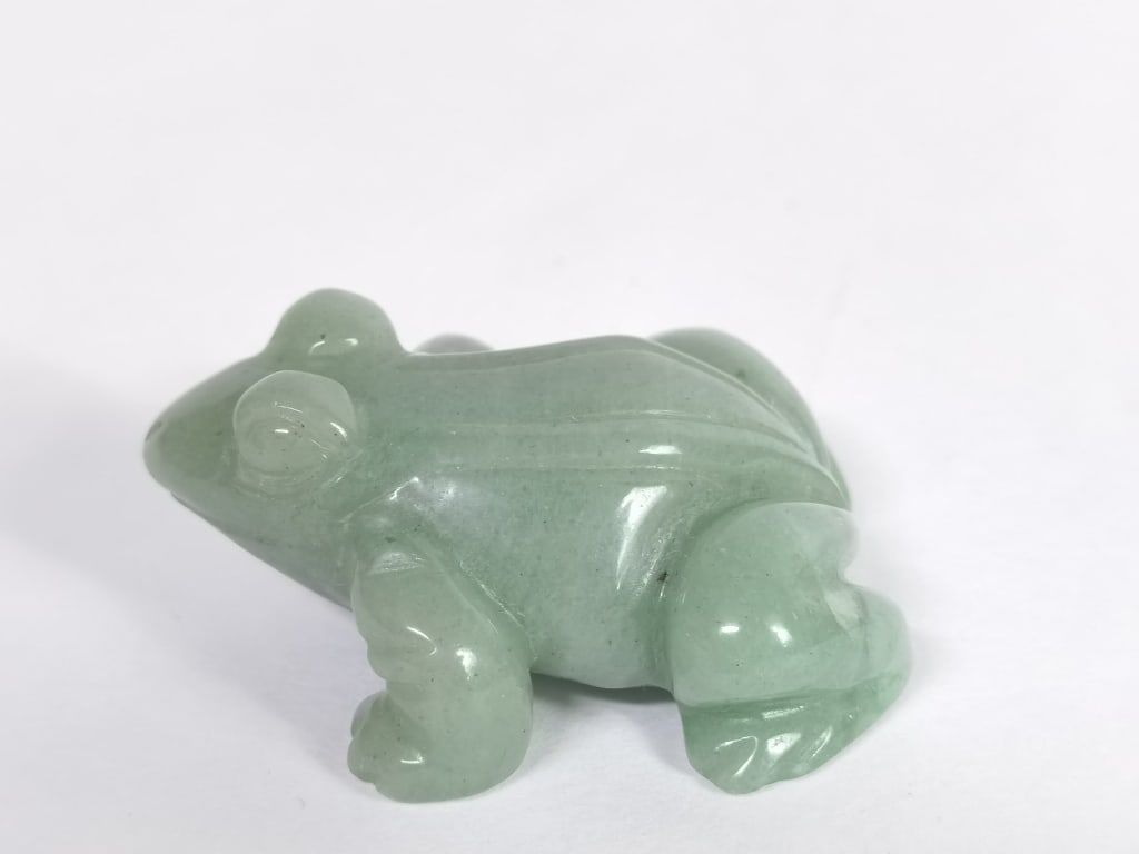 Vintage Chinese Green jade Carved Frog: Vintage Chinese Green jade Carved Frog, 1in by 2in
