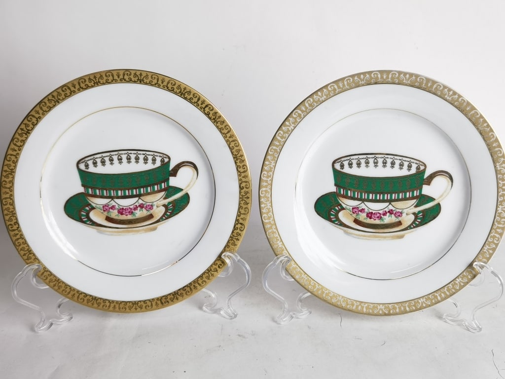 (2) Vintage Royal Gallery Gold Buffet Plates (1 of 4)