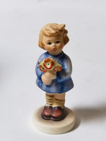 1967 Vintage Goebel Hummel Porcelain "Girl with No