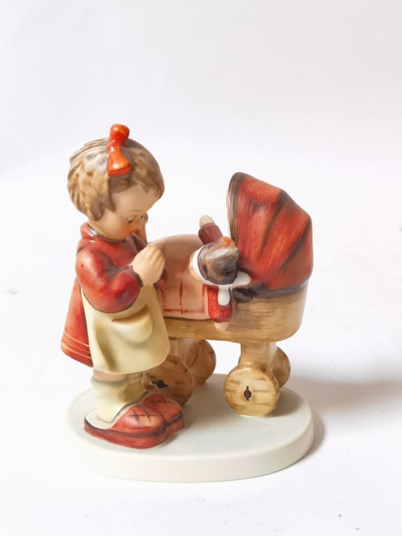 Vintage Goebel Hummel Porcelain "Doll Mother" Figu (1 of 8)