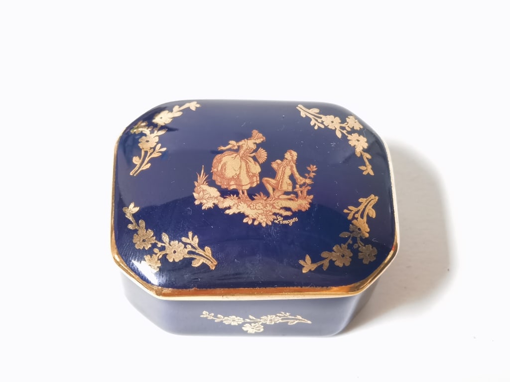 Vintage FM Limoges France Porcelain Box: Vintage FM Limoges France Porcelain Box, 1.25in by 2in