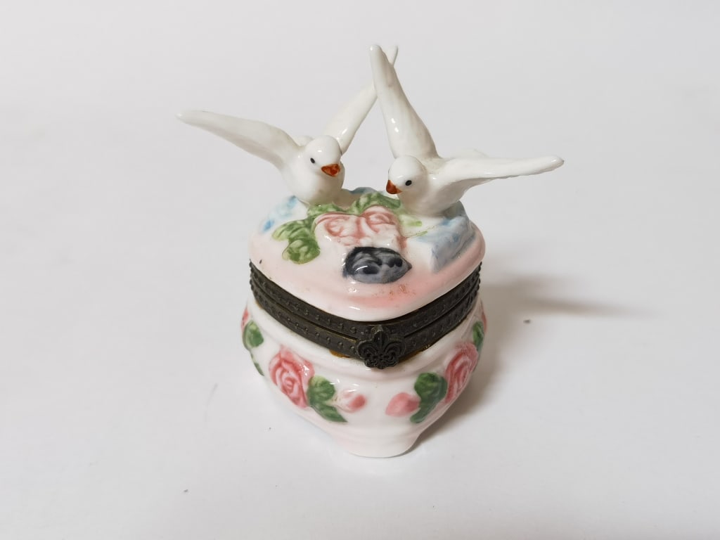 Vintage Porcelain Pigeon Heart Shape Trinket Box: Vintage Porcelain Pigeon Heart Shape Trinket Box, 3in by 3 1/8in by 2.25in
