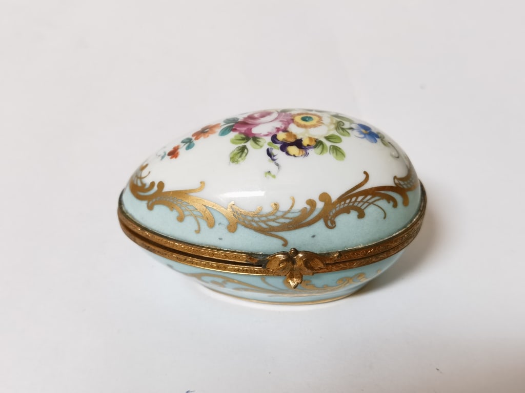 Vintage Decor Main Porcelain Champ Elysees Egg Tri: Vintage Decor Main Porcelain Champ Elysees Egg Trinket Box, 3.25in by 2 1/8in by 1.75in