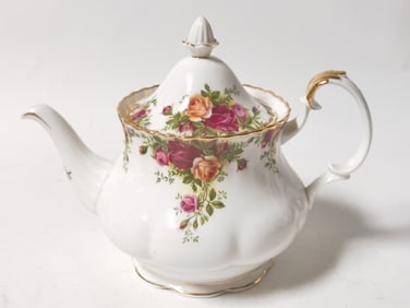 1962 Royal Albert Old Country Roses Teapot