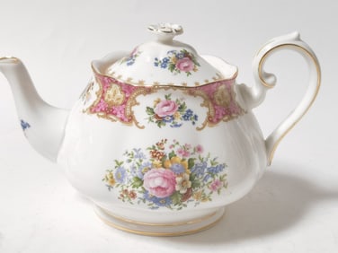 1944 Royal Albert Lady Carlyle Teapot