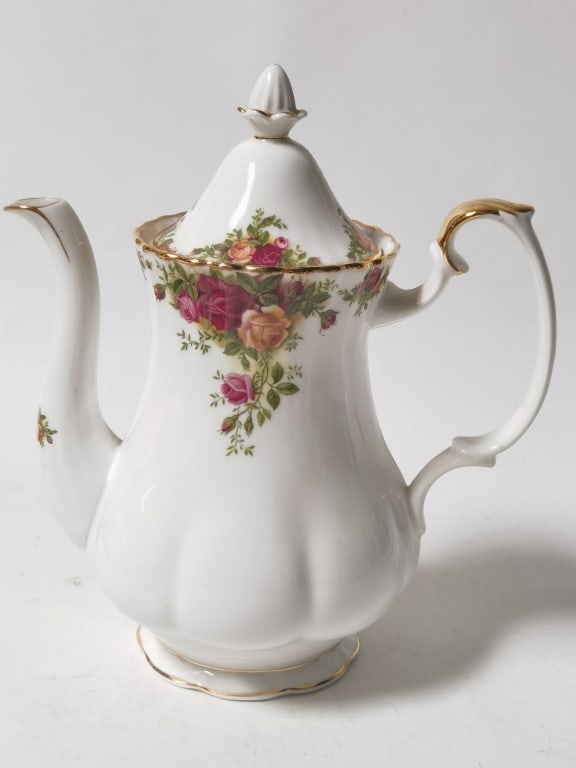 1962 Royal Albert Old Country Roses Coffee Pot: 1962 Royal Albert Old Country Roses Coffee Pot, 10in by 9in
