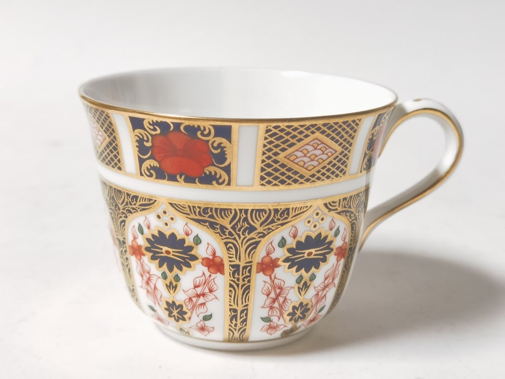 Vintage Royal Crown Derby Porcelain Old Imari TeaC: Vintage Royal Crown Derby Porcelain Old Imari Tea Cup, 2.75in by 4.75in