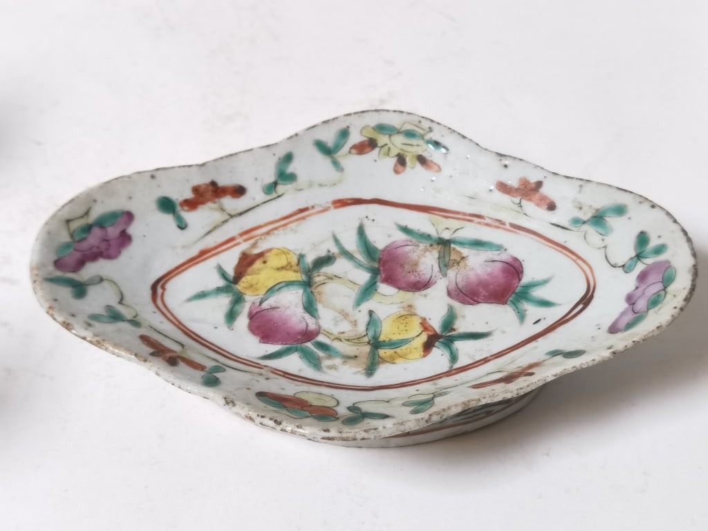 Qing Chinese Porcelain Famille Rose Footed Plate: Qing Chinese Porcelain Famille Rose Footed Plate, 1.75in by 7.5in