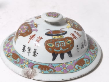 Qing Chinese Porcelain Famille Rose Jar Cover