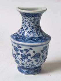 Vintage Xuande Mark Chinese Porcelain B&W Wall Vas