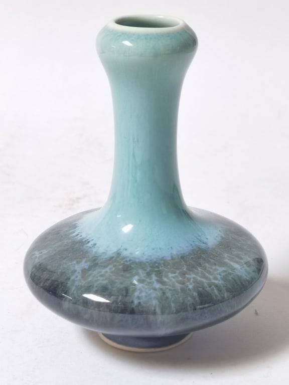 Vintage Chinese Porcelain Flambe Glaze Vase: Vintage Chinese Porcelain Flambe Glaze Vase, 4.5in