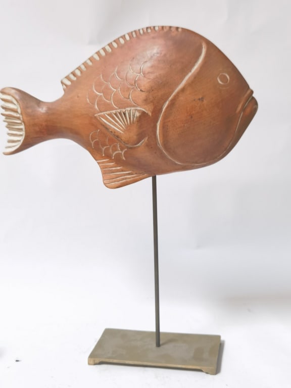1977 Vintage Serreid Wood Carved Fish Sculpture: 1977 Vintage Serreid Wood Carved Fish Sculpture, 18in by 14in