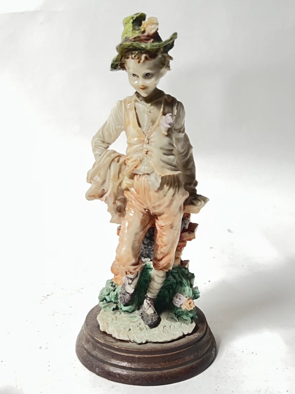 Vintage Giuseppe Armani Country Traveler Boy Figur: Vintage Giuseppe Armani Country Traveler Boy Figurine, 9.25in