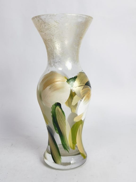 Vintage Fenton Art Glass Vase: Vintage Fenton Art Glass Vase, 9in